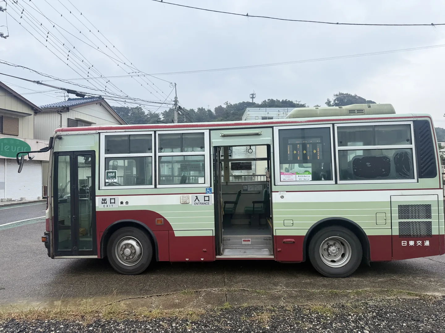 バスでのアクセス